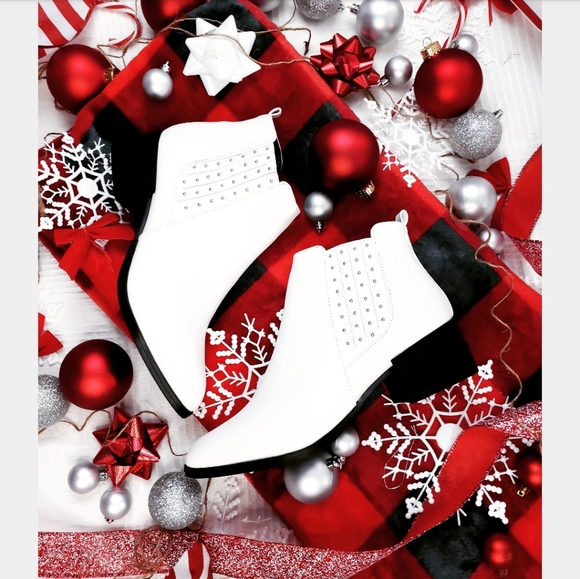 Fall collection// white studded bootie - Picture 3 of 7